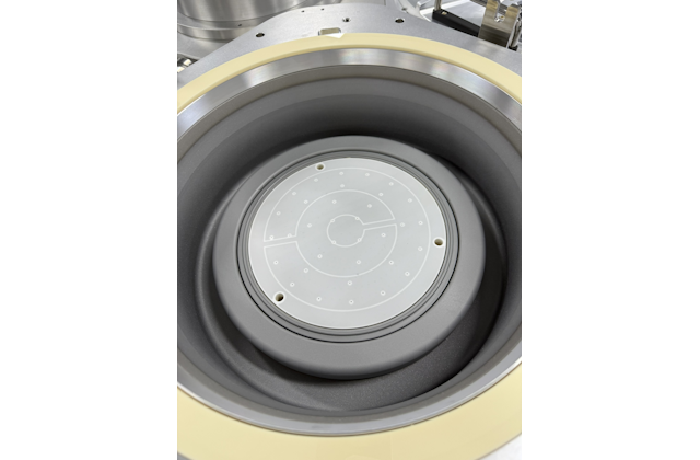 Камера и подложкодержатель